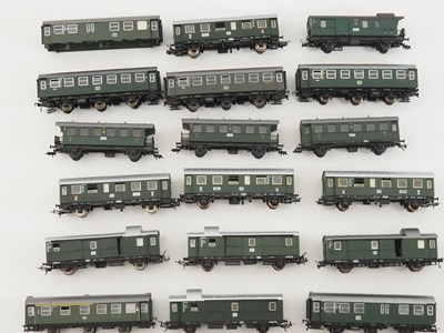 Lot 221 - A group of unboxed HO gauge German outline 4...