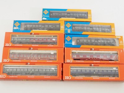 Lot 222 - A group of HO gauge German outline passenger...