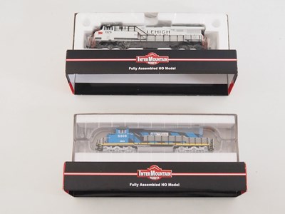 Lot 227 - A pair of INTERMOUNTAIN HO gauge American...
