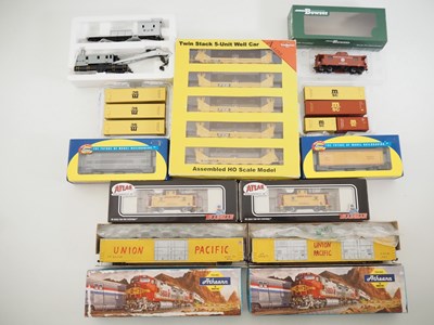 Lot 240 - A group of HO gauge American outline rolling...