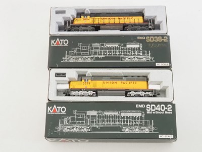 Lot 247 - A pair of KATO HO gauge American outline...