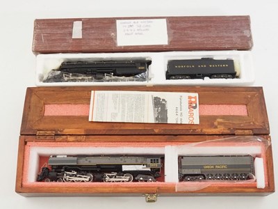 Lot 262 - A pair of RIVAROSSI HO gauge American outline...