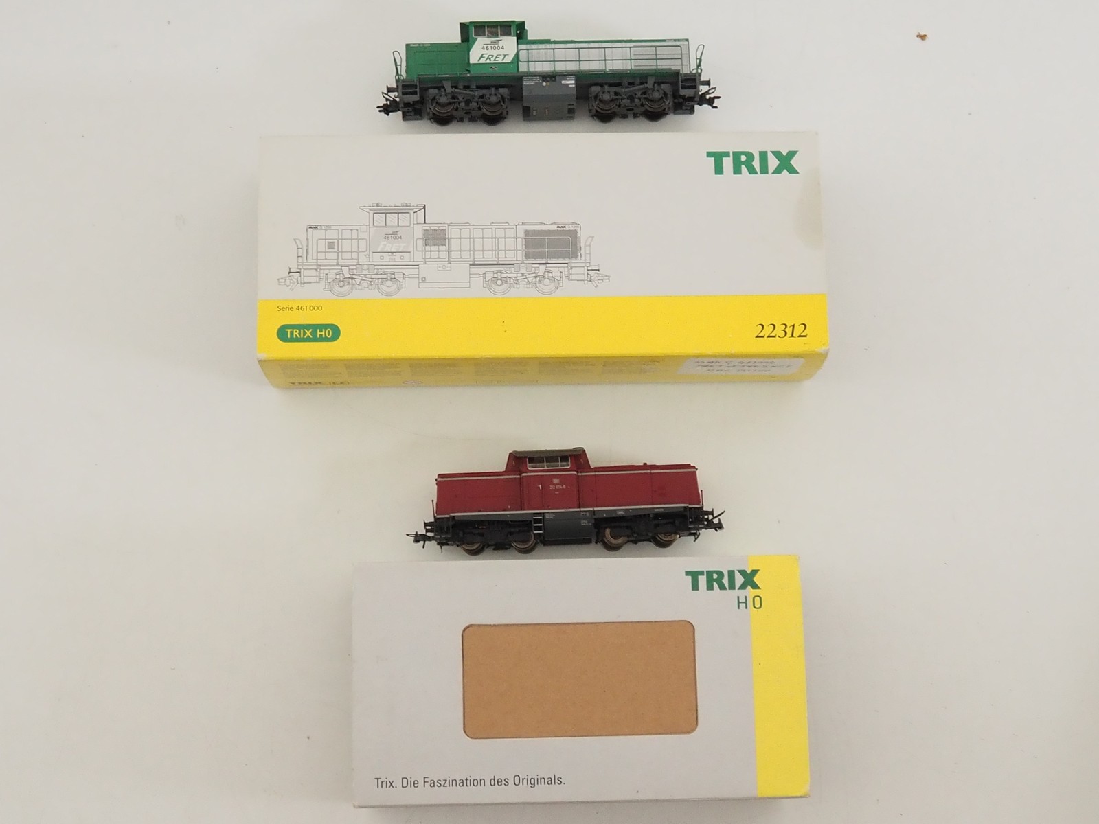 Lot 277 - A pair of TRIX HO gauge European outline