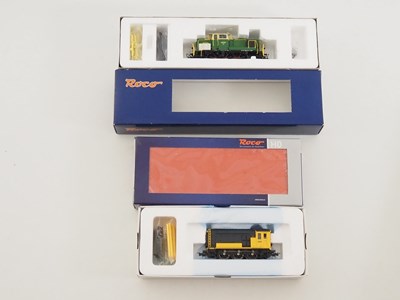 Lot 280 - A pair of ROCO HO gauge European outline...