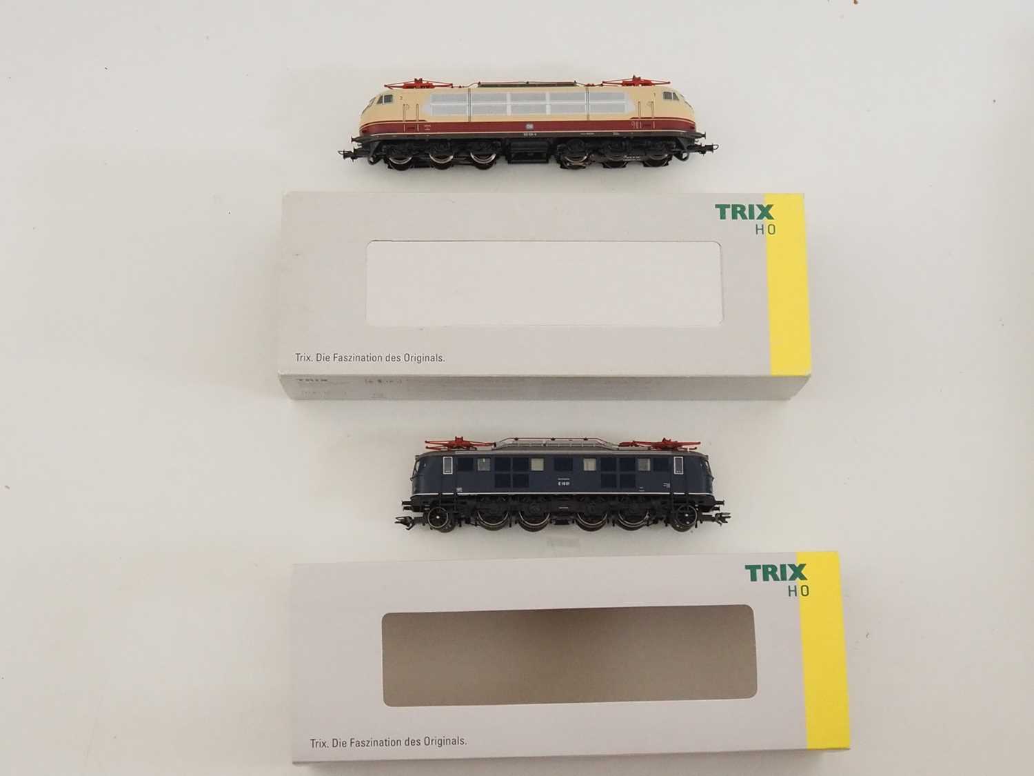 Lot 282 - A pair of TRIX HO gauge German outline...