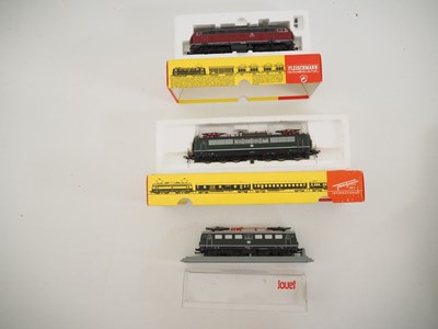 Lot 285 - A group of HO gauge German outline diesel and...