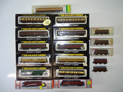 Lot 44 - A mixed group of British Outline N Gauge...
