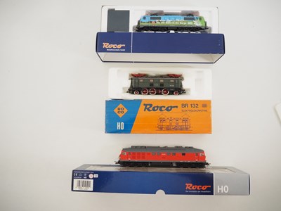 Lot 300 - A group of ROCO HO gauge German outline diesel...