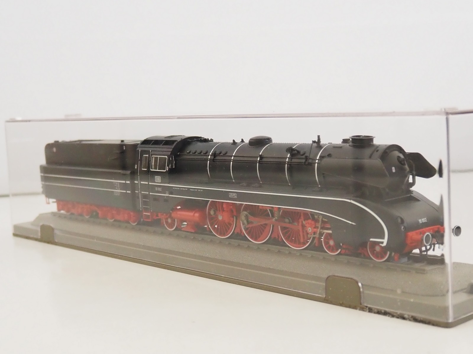 Lot 309 - A ROCO HO gauge German outline 62192 BR10