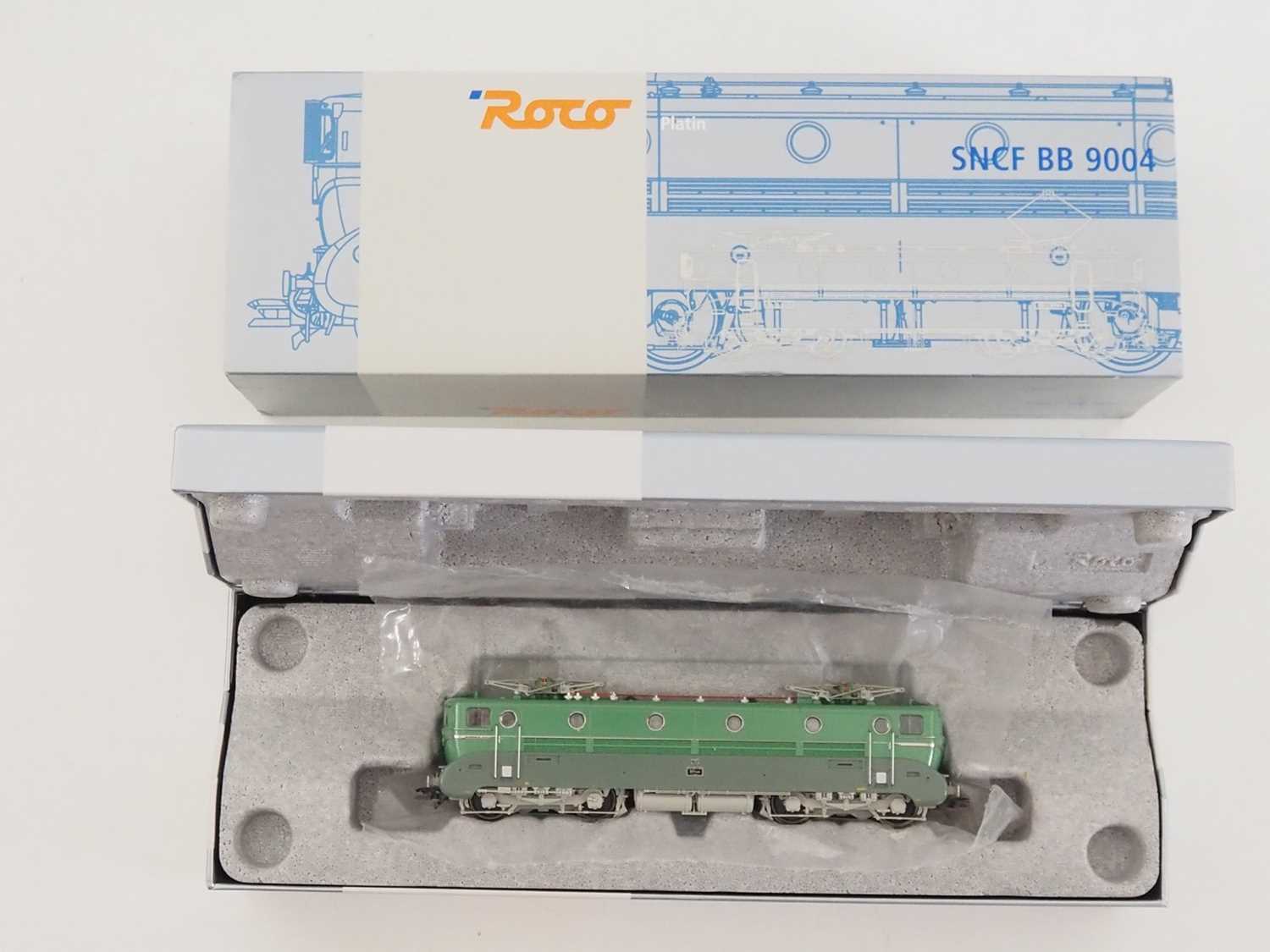 Lot 312 - A ROCO HO gauge French outline 63785 BB9000...