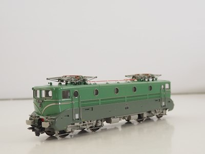 Lot 312 - A ROCO HO gauge French outline 63785 BB9000...