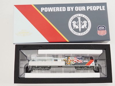 Lot 319 - A GENESIS HO gauge American outline class SD70...