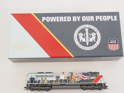 Lot 319 - A GENESIS HO gauge American outline class SD70...