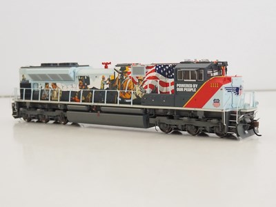 Lot 319 - A GENESIS HO gauge American outline class SD70...