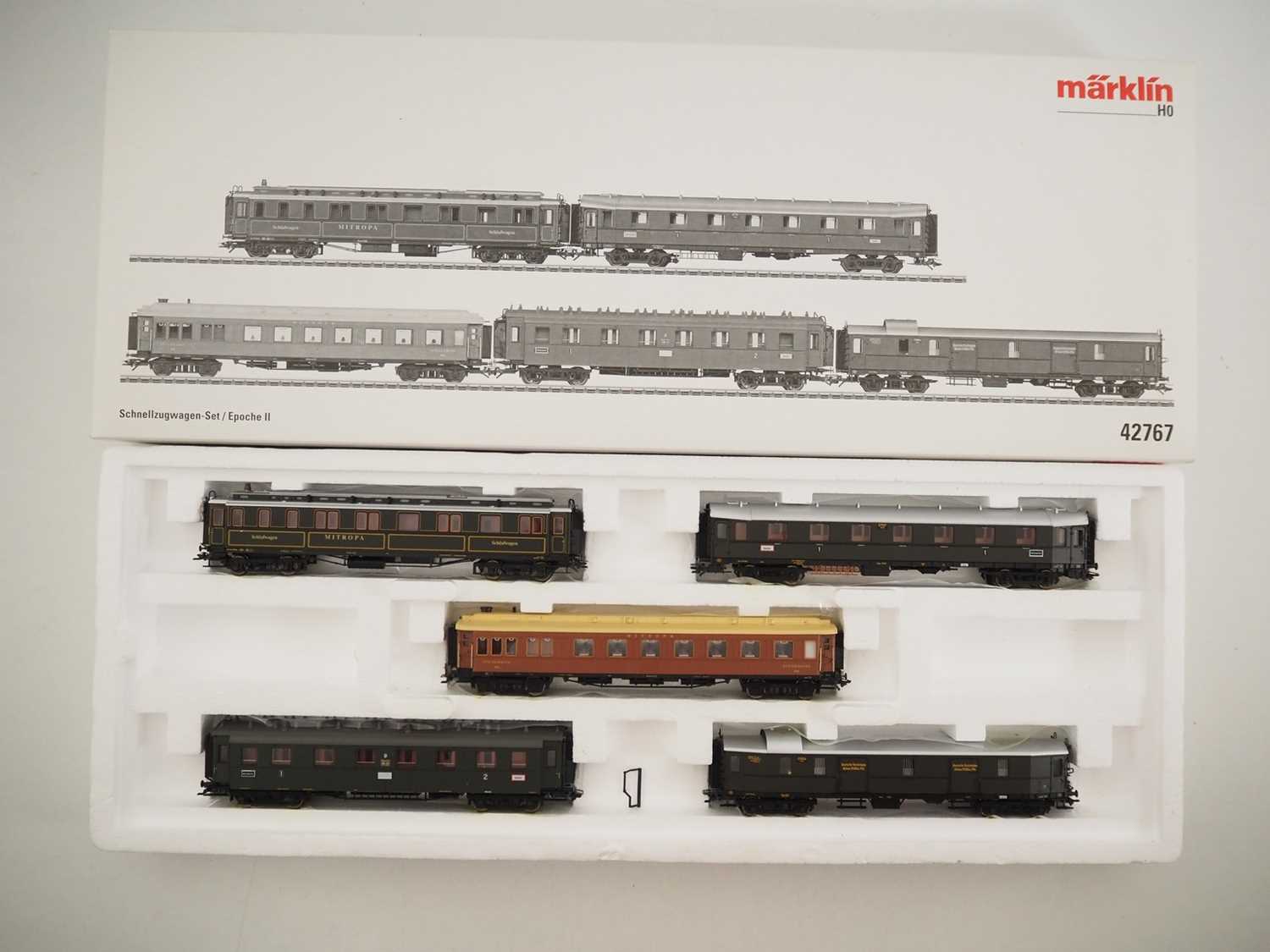 Lot 343 - A MARKLIN HO gauge 3-rail AC German outline...