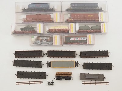 Lot 349 - A group of HO gauge Spanish outline wagons by...