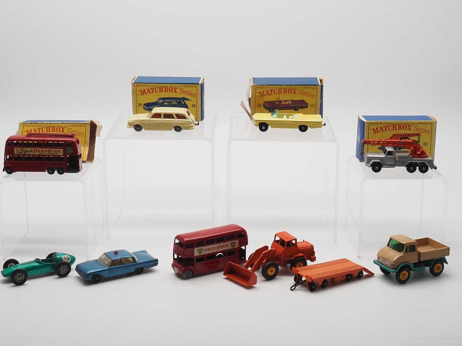 Lot 36 - A group of boxed and unboxed MATCHBOX Regular...