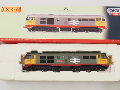 Lot 403 - A pair of OO gauge diesel locomotives...