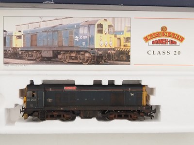 Lot 405 - A pair of OO gauge diesel locomotives in BR...