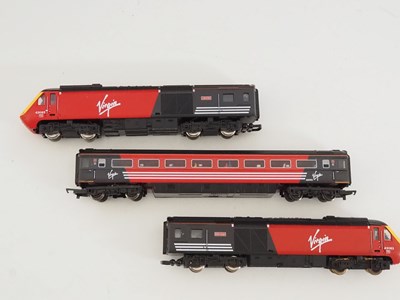 Lot 407 - A BACHMANN OO gauge 5-car class 220 Voyager...
