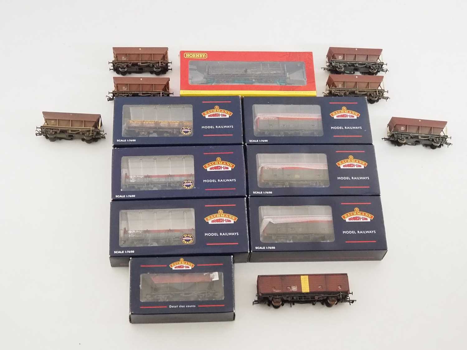 Lot 418 - A group of OO gauge modern image Railfreight...