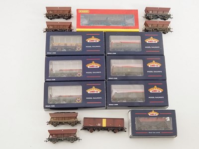 Lot 418 - A group of OO gauge modern image Railfreight...