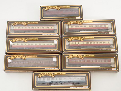 Lot 434 - A group of MAINLINE OO gauge passenger coaches...