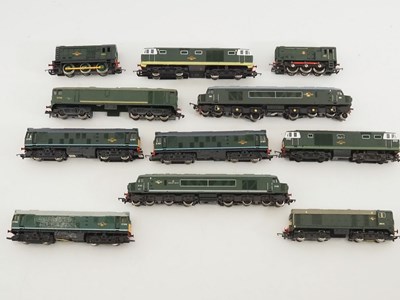 Lot 446 - A group of unboxed OO gauge diesel locomotives...