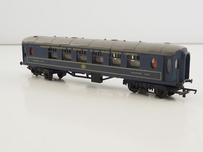 Lot 451 - A TRI-ANG OO gauge Transcontinental Budd...