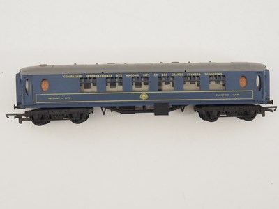 Lot 451 - A TRI-ANG OO gauge Transcontinental Budd...