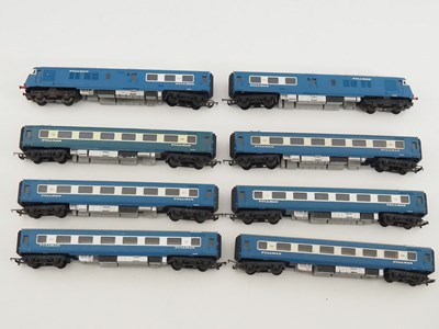 Lot 453 - A TRI-ANG OO gauge blue Pullman group...