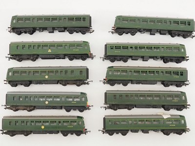 Lot 458 - A group of TRI-ANG OO gauge diesel railcars...