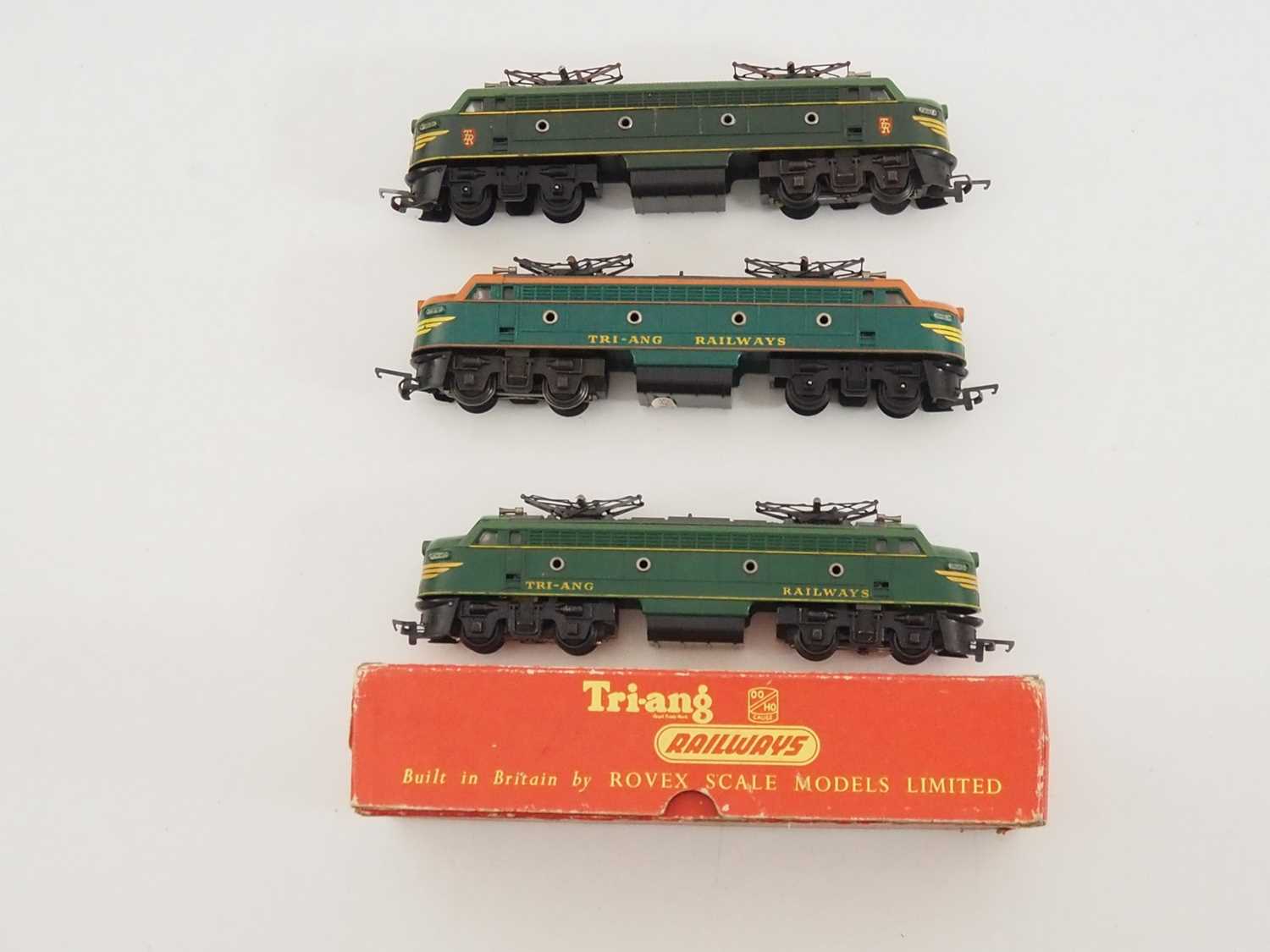 A QUANTITY OF UNBOXED AND ASSORTED TRI-ANG OO GAUGE TRANSCONTINENTAL  LOCOMOTIVES AND ROLLING STOCK