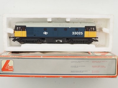 Lot 479 - A group of LIMA OO gauge class 33 diesel...