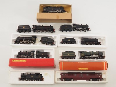 Lot 519 - A large group of boxed and unboxed OO gauge...