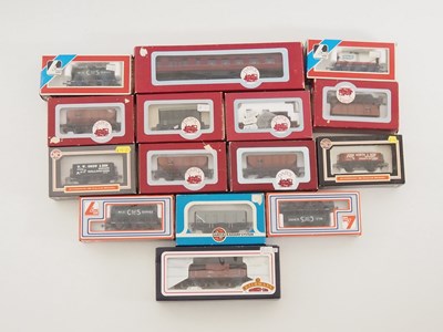 Lot 520 - A group of OO gauge passenger coach and wagons...