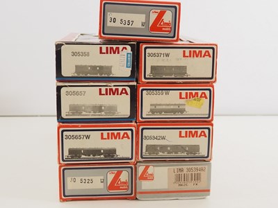 Lot 521 - A group of LIMA OO gauge passenger coaches in...