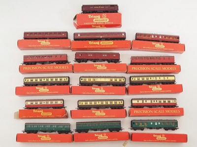 Lot 523 - A group of OO gauge passenger coaches and vans...