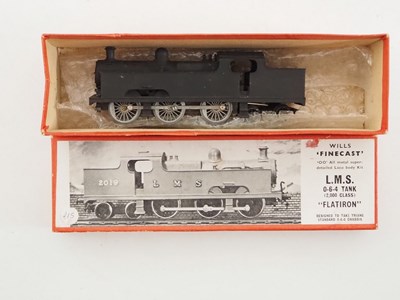 Lot 547 - A group of OO gauge unbuilt/part built/fully...