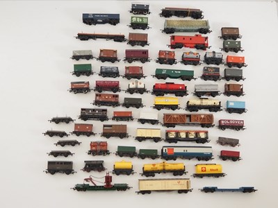 Lot 556 - A large quantity of unboxed OO gauge mixed...