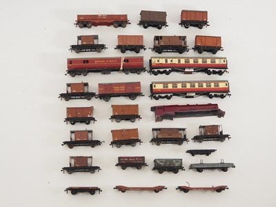 Lot 562 - A group of unboxed HORNBY DUBLO OO gauge...