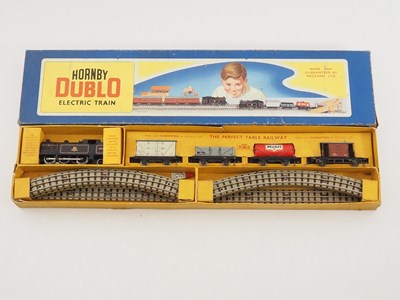 Lot 570 - A HORNBY DUBLO OO gauge EDG17 0-6-2 Tank Goods...