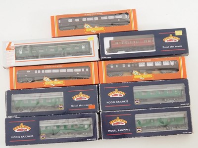 Lot 589 - A group of OO gauge mixed passenger coaches by...