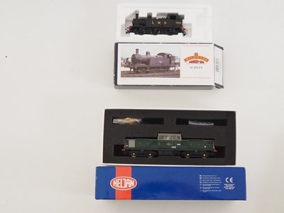 Lot 593 - A pair of OO gauge locomotives comprising a...