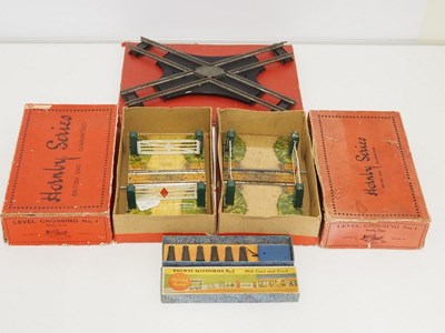 Lot 612 - A group of HORNBY SERIES O gauge accessories...