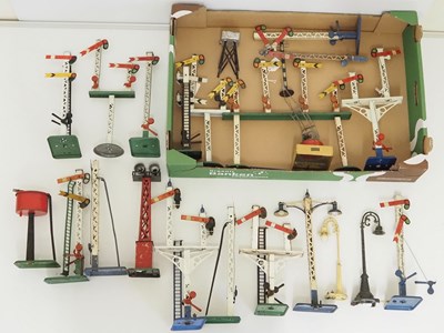 Lot 613 - A large quantity of unboxed O gauge signals,...