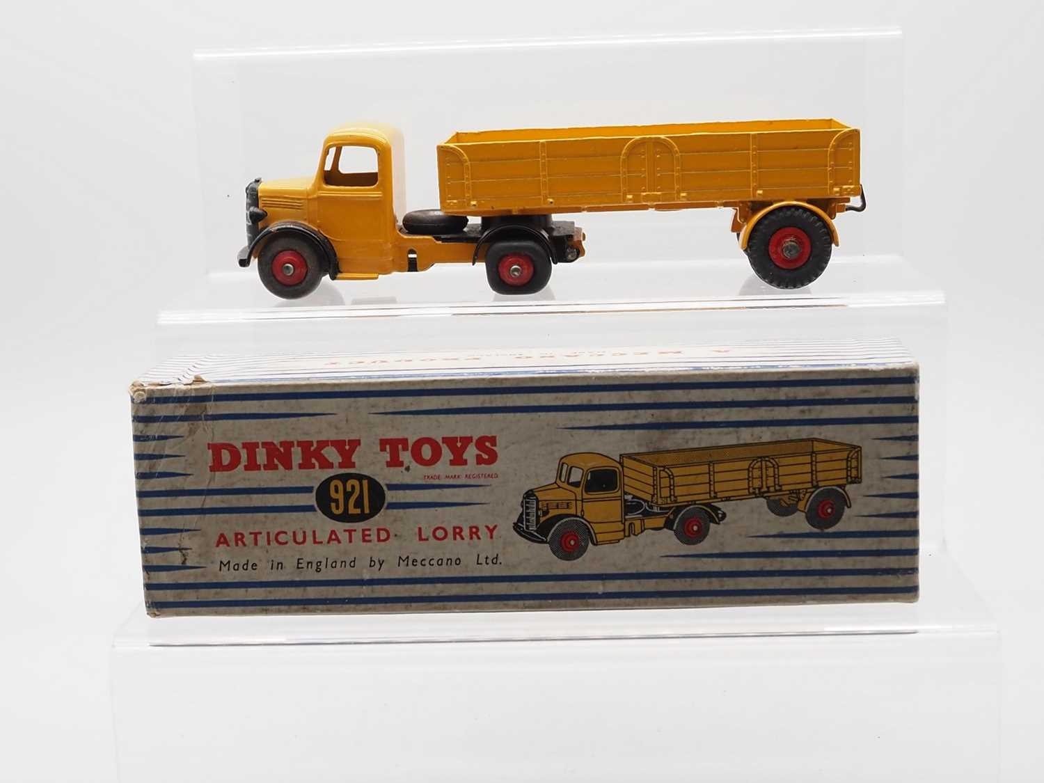 Lot 84 - A DINKY No 921 (521) Bedford Articulated Lorry...