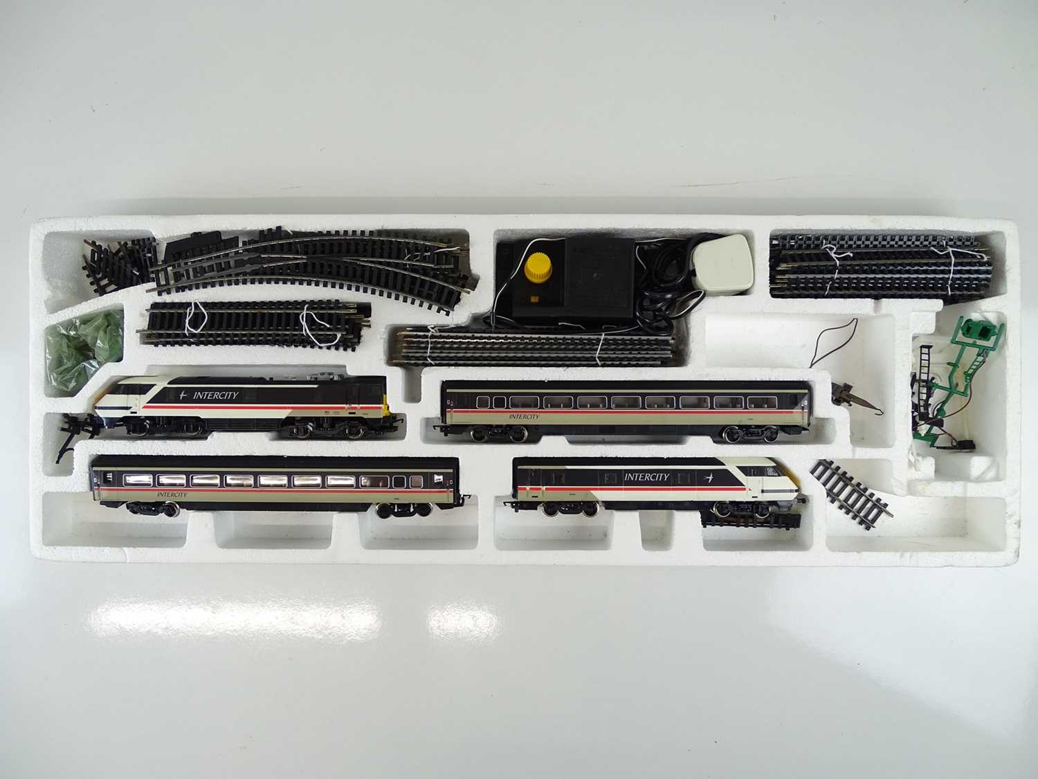 Lot 496 A HORNBY R696 OO Gauge Intercity 225 Train