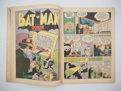 Lot 396 - BATMAN #20 (1943 - DC) - Iconic first cover...