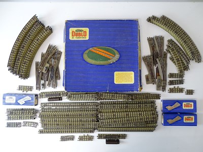 Lot 512 - A large quantity of mostly unboxed HORNBY...